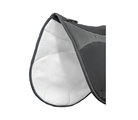 Die Versteppungen von Oberstoff, Quittpad 3D-Kern und Sensitiv-Unterseite optimieren die Eigenschaften der unterschiedlichen Quittpad Sattelunterlagen.